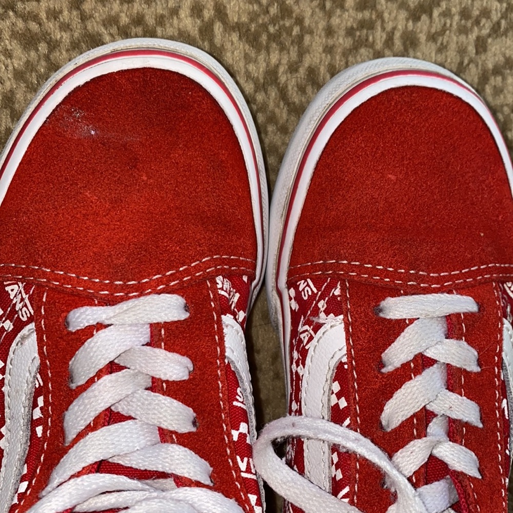 Red vans - Picture 8 of 8